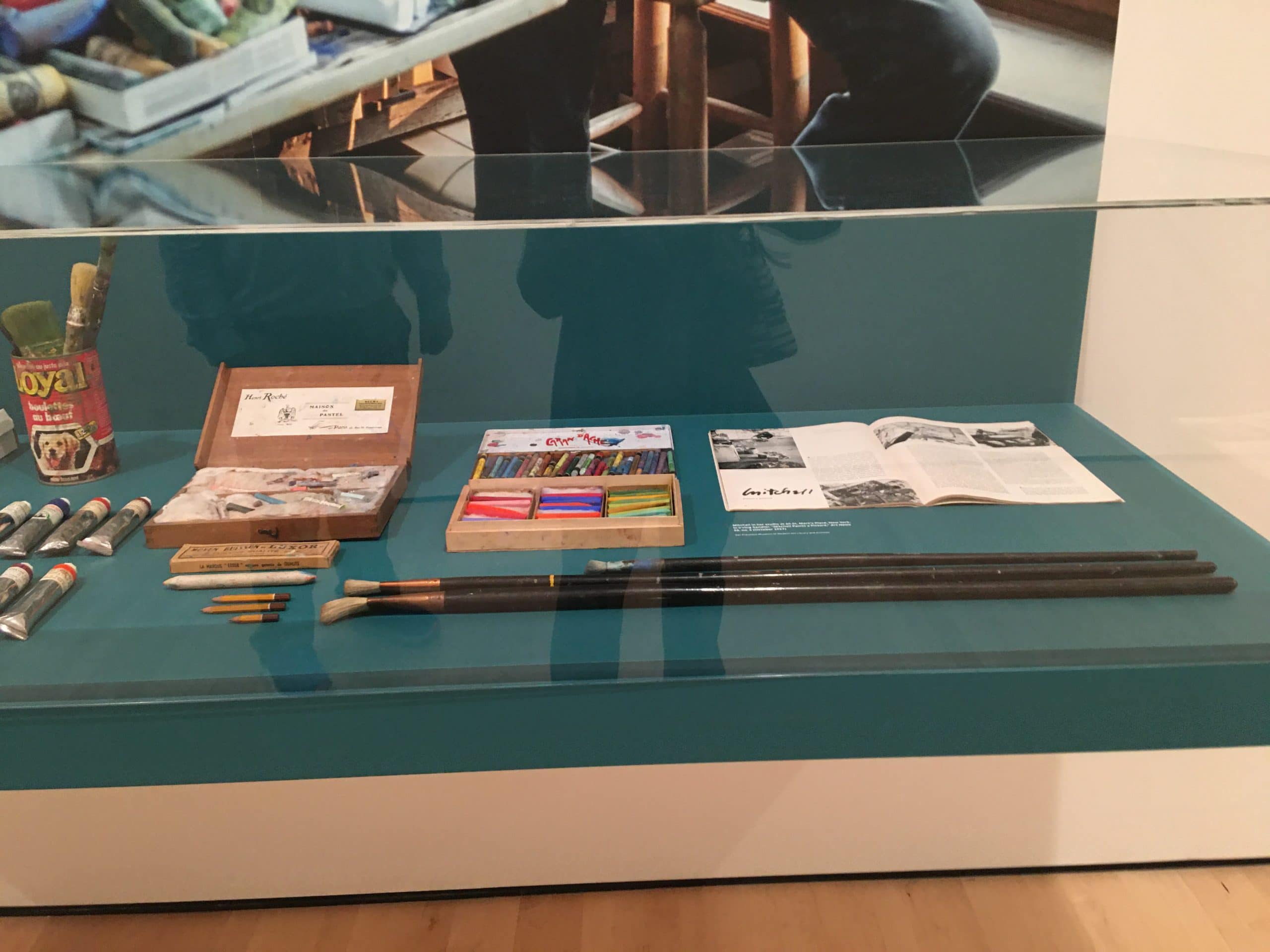 Long-handled brushes
